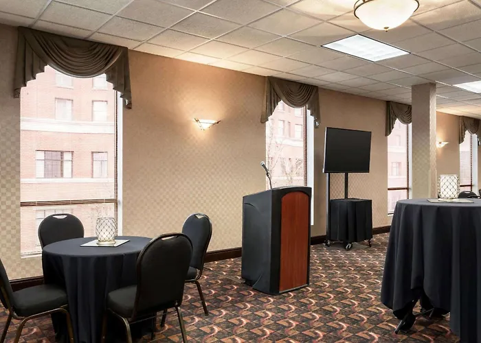 Wyndham Centre Hotel 3*