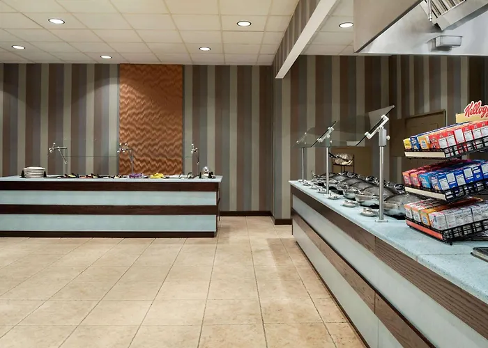 Wyndham Centre Hotel 3*