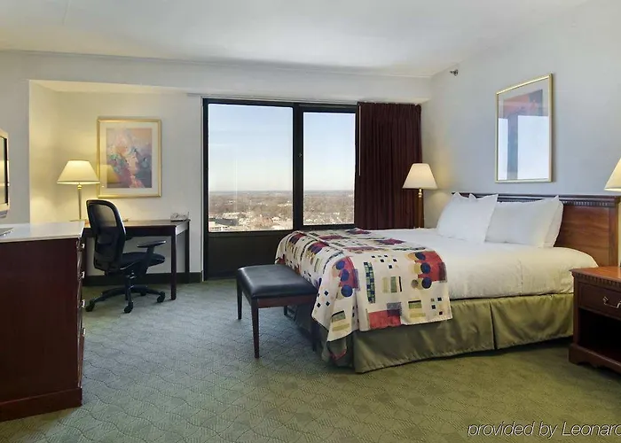 Wyndham Centre Hotel 3*