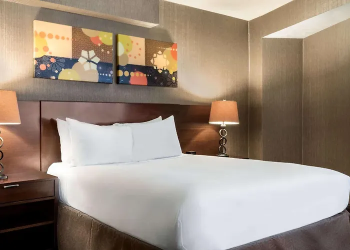 Wyndham Centre Hotel
